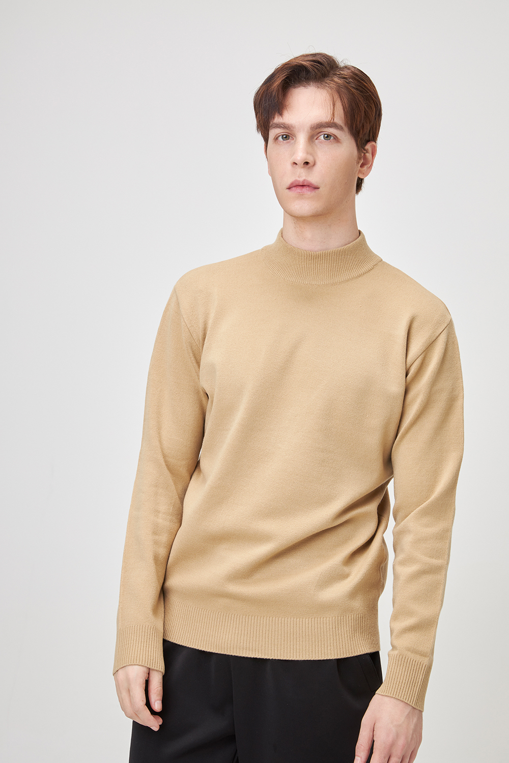 긴팔 티셔츠 모델 착용 이미지-S1L6