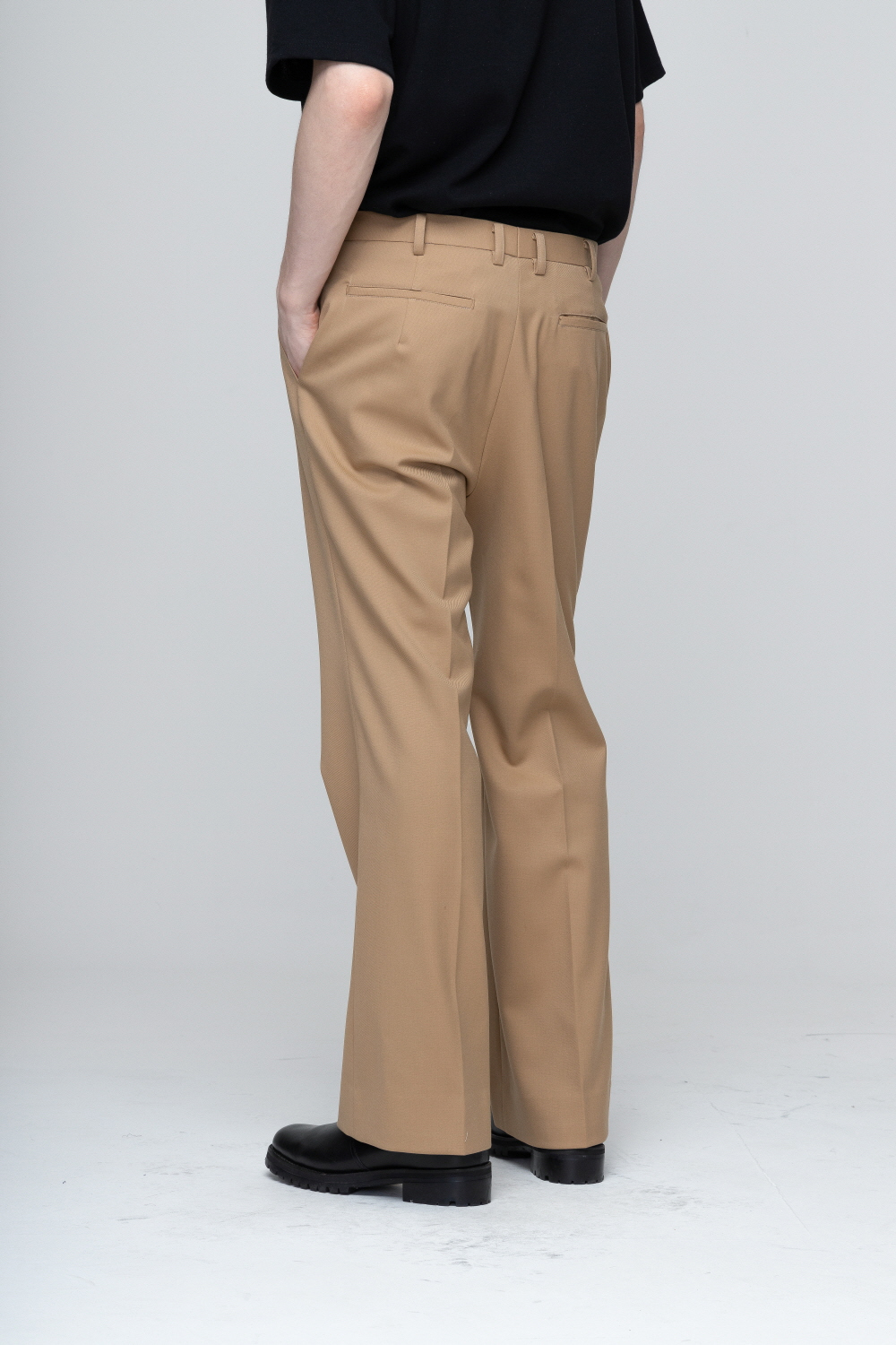 바지 모델 착용 이미지-S2L26