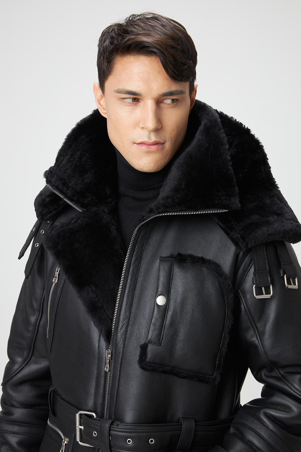 패딩 모델 착용 이미지-S1L13