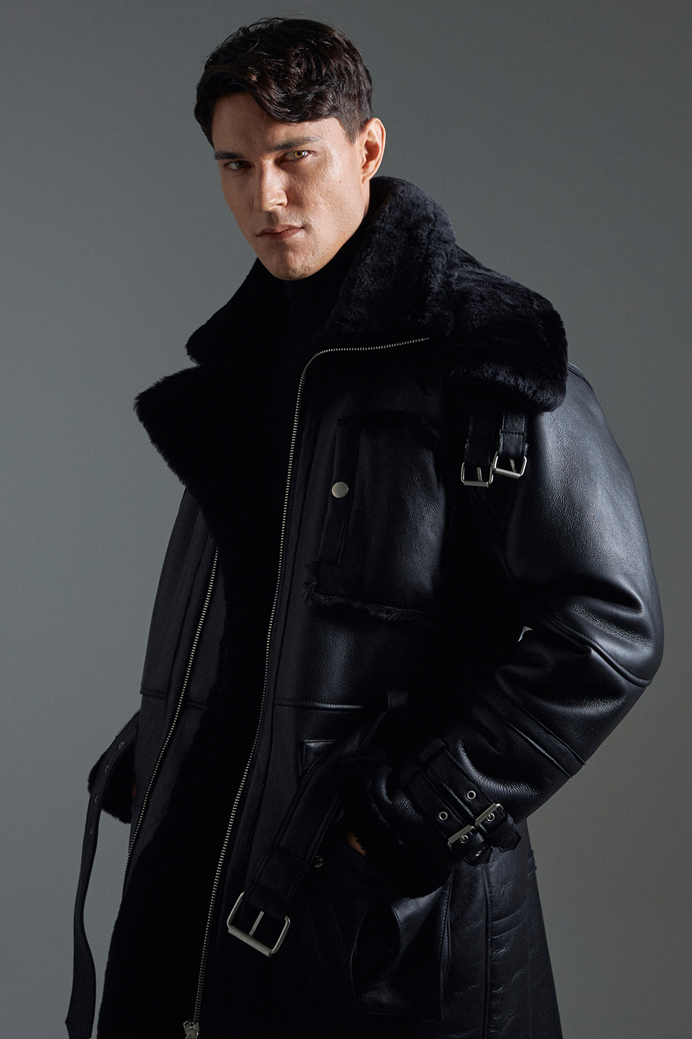 패딩 모델 착용 이미지-S10L43