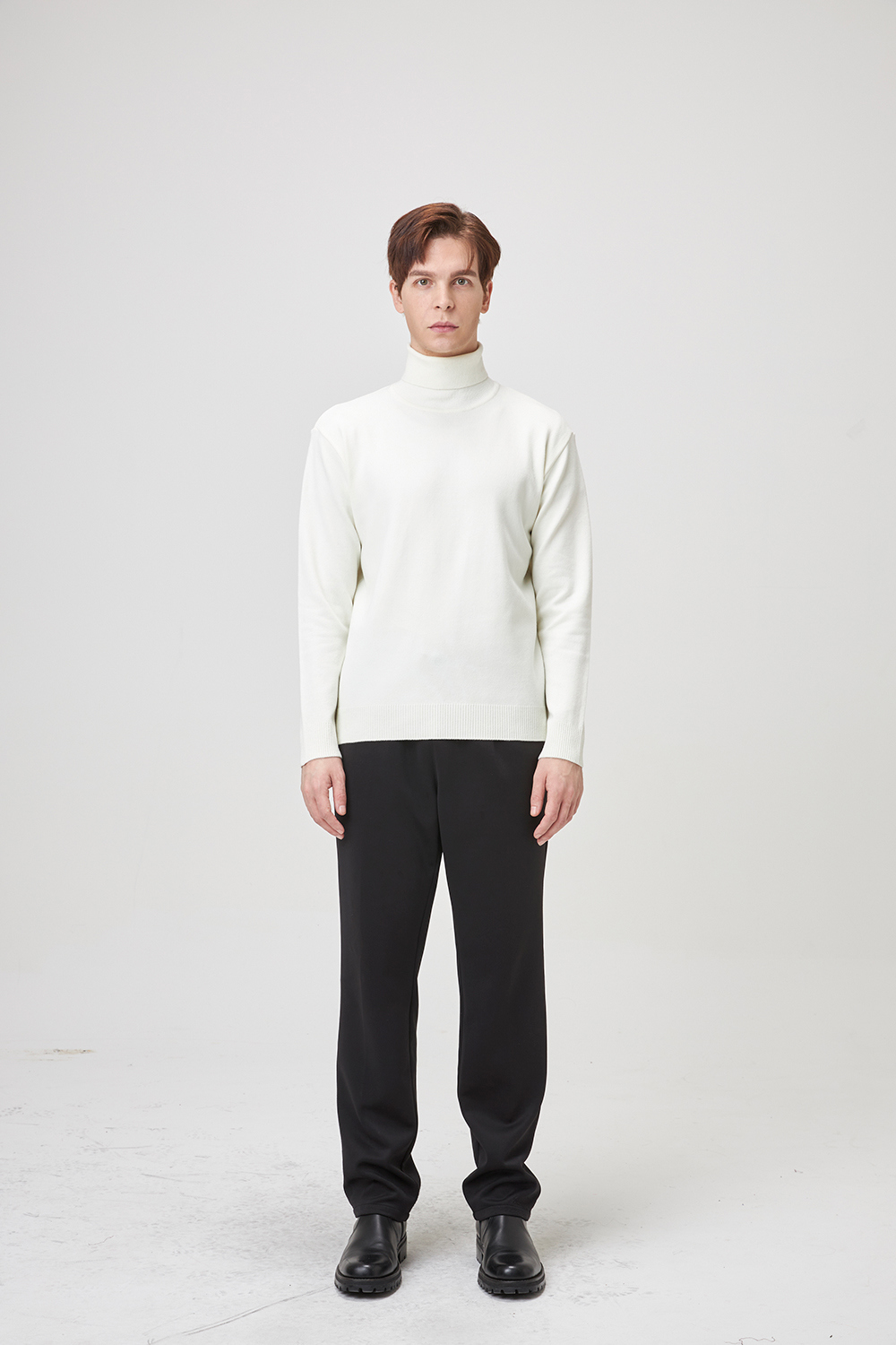 긴팔 티셔츠 모델 착용 이미지-S1L1