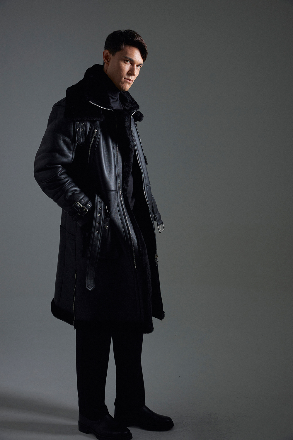 패딩 모델 착용 이미지-S10L32