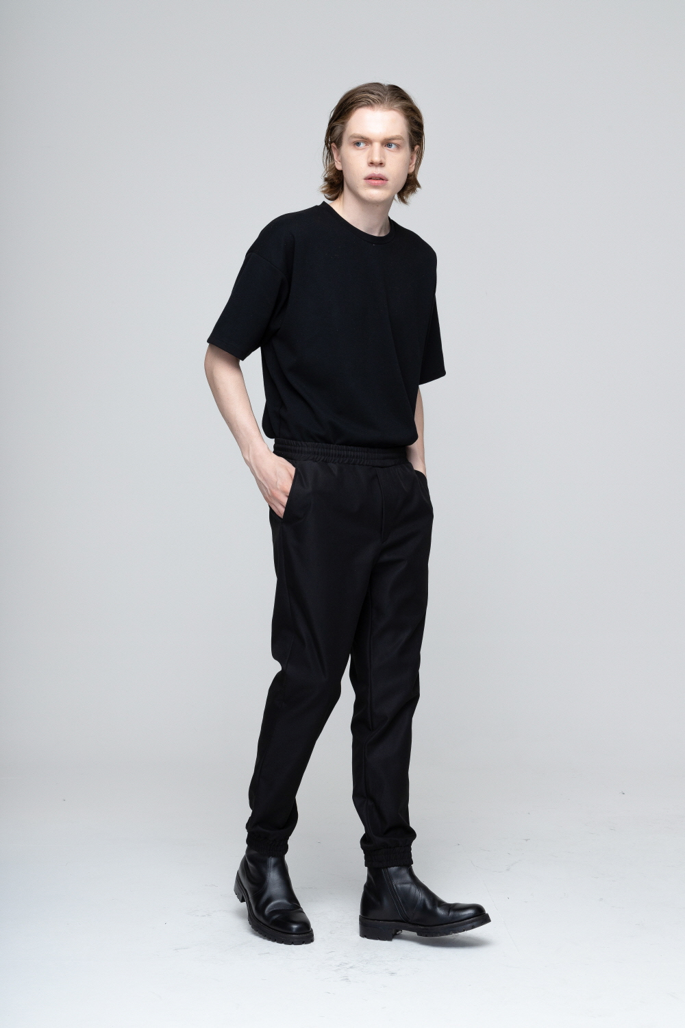 바지 모델 착용 이미지-S1L11