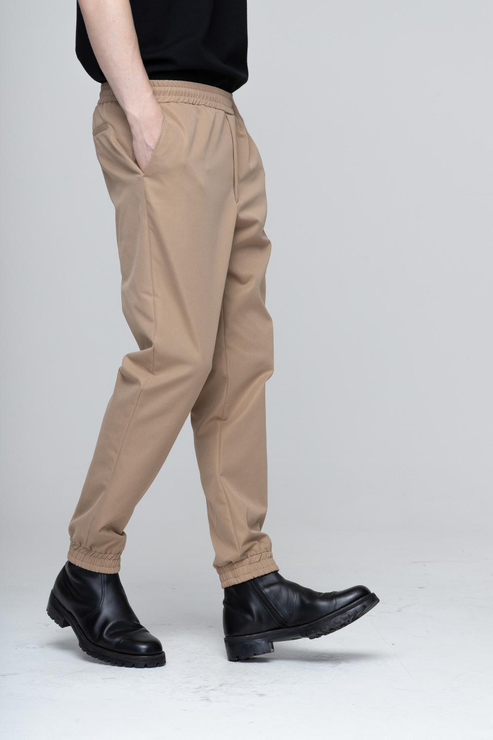 바지 모델 착용 이미지-S2L18