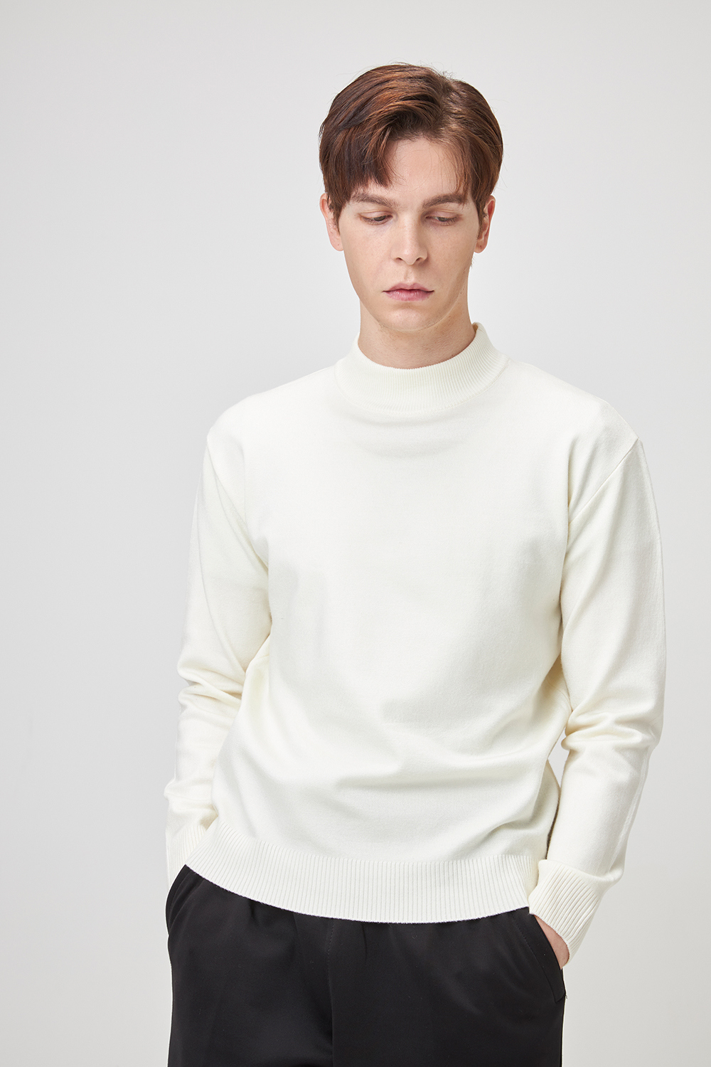 긴팔 티셔츠 모델 착용 이미지-S1L5