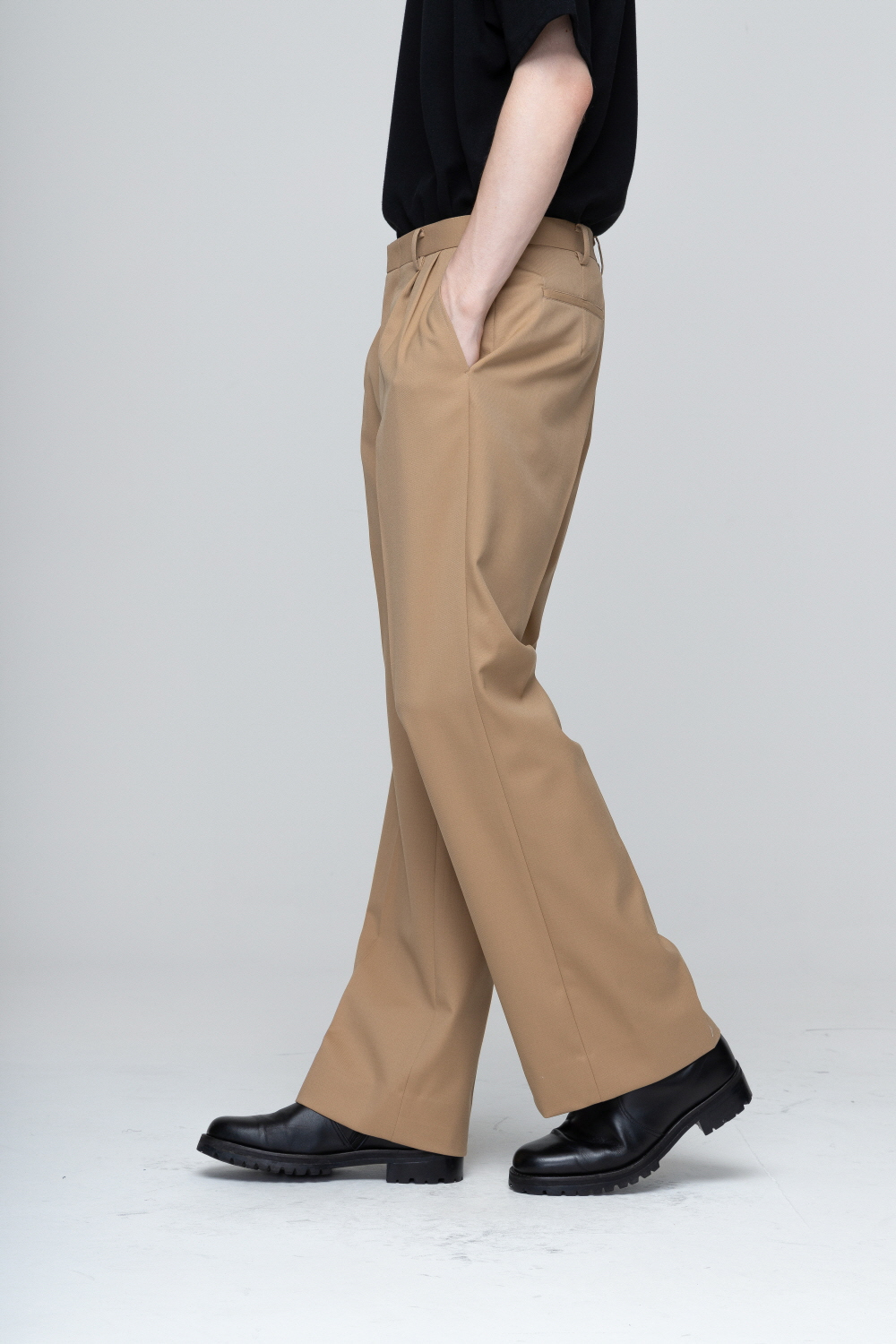 바지 모델 착용 이미지-S2L24