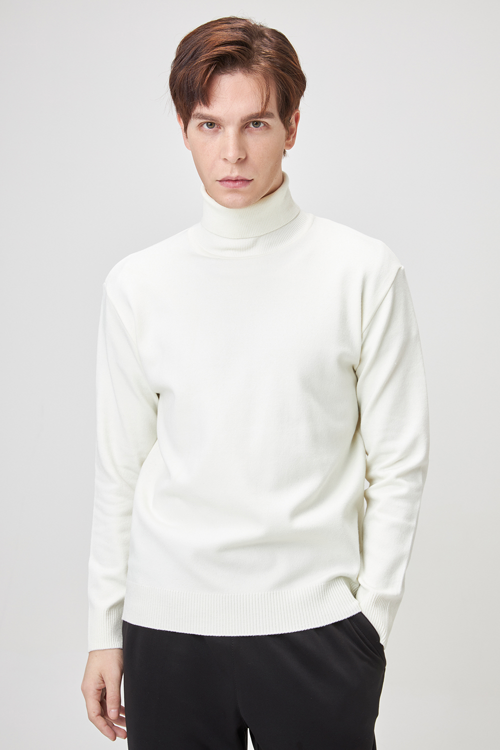 긴팔 티셔츠 모델 착용 이미지-S1L5