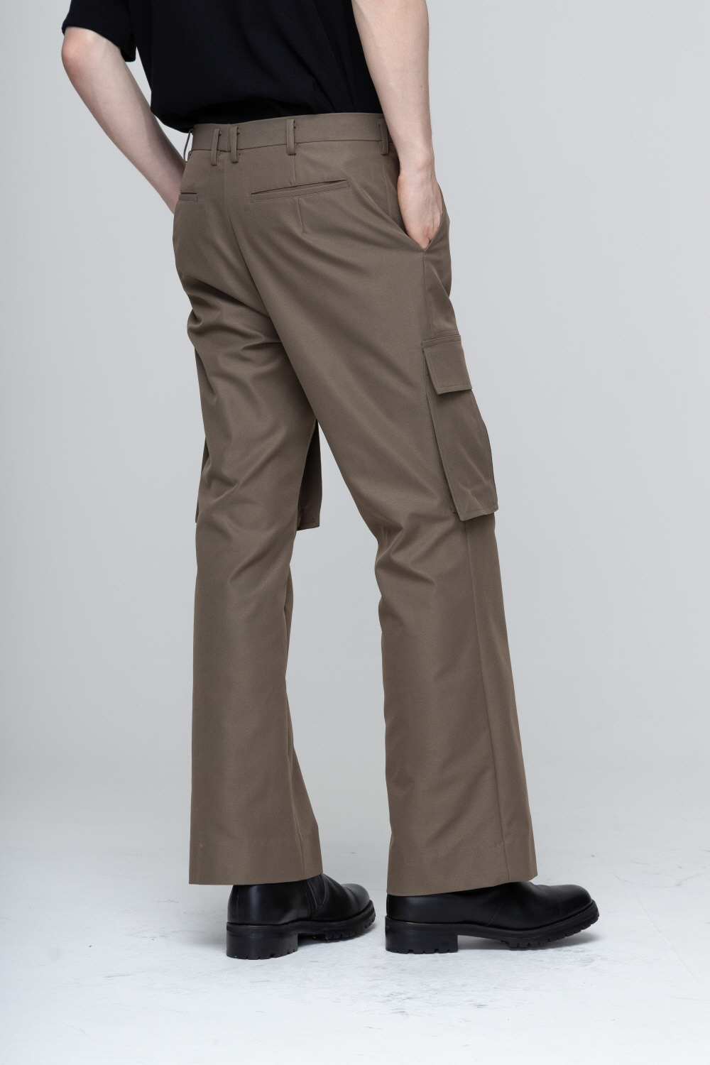 바지 모델 착용 이미지-S1L23