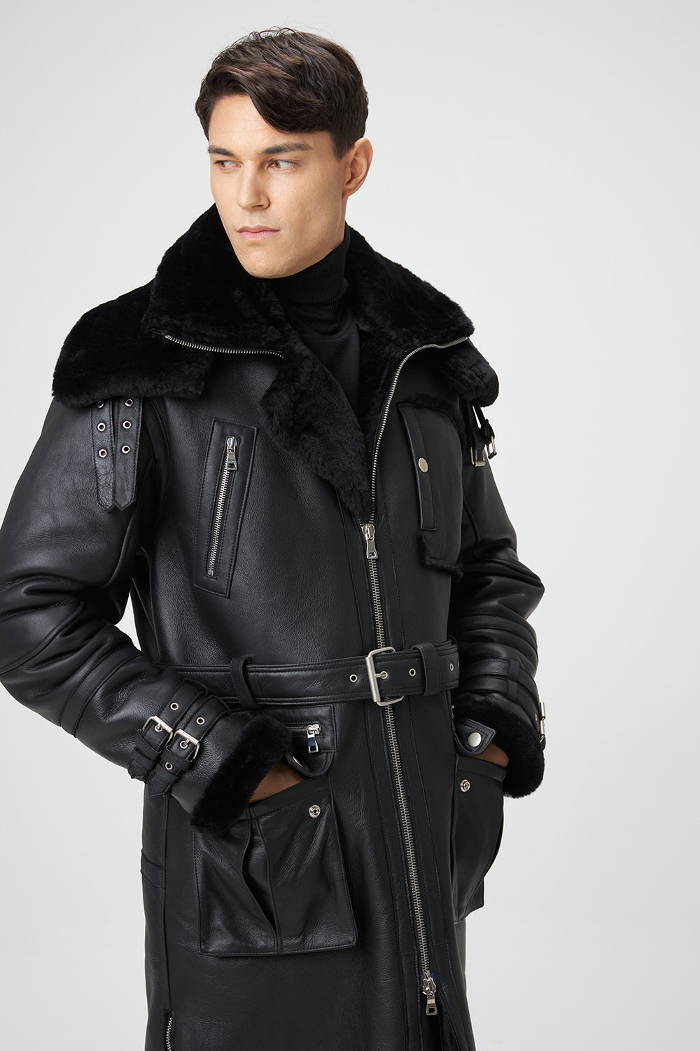 패딩 모델 착용 이미지-S1L3