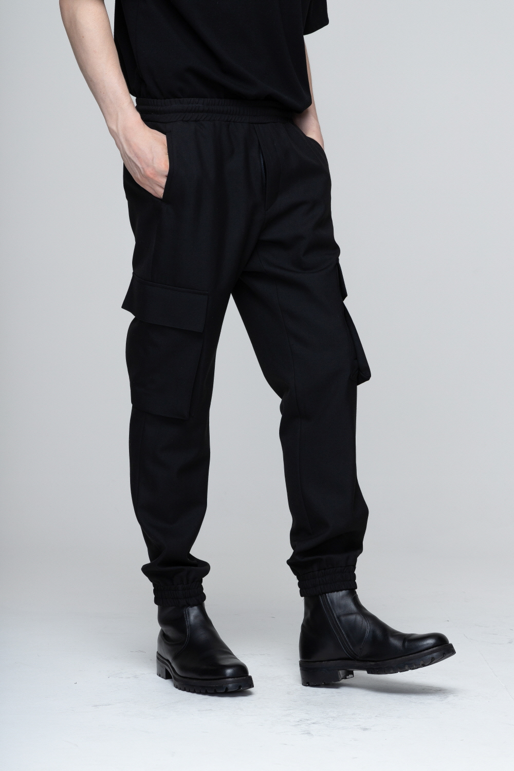 바지 모델 착용 이미지-S2L18