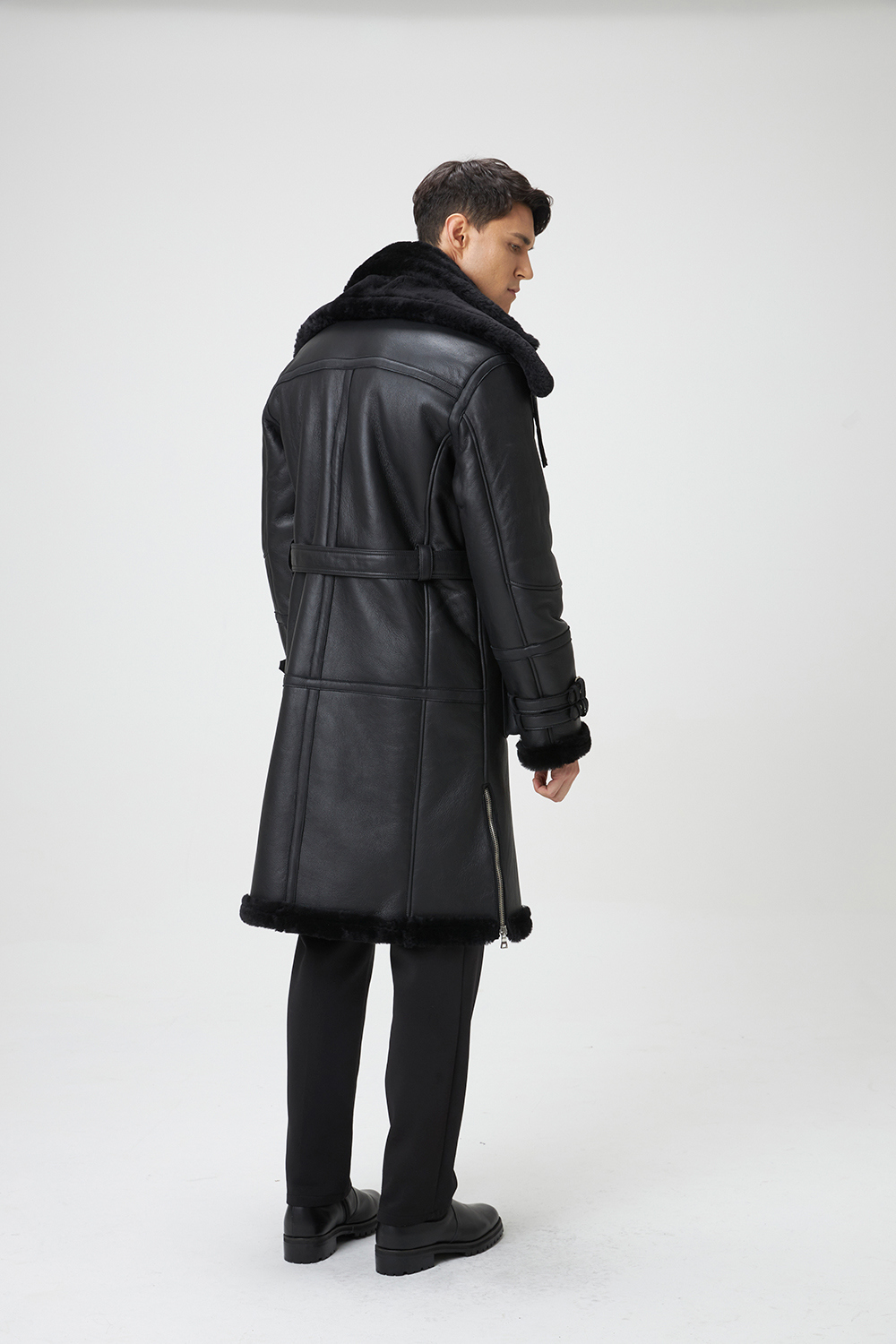 패딩 모델 착용 이미지-S10L20