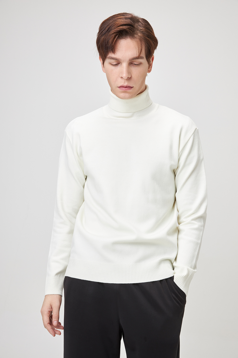 긴팔 티셔츠 모델 착용 이미지-S1L6