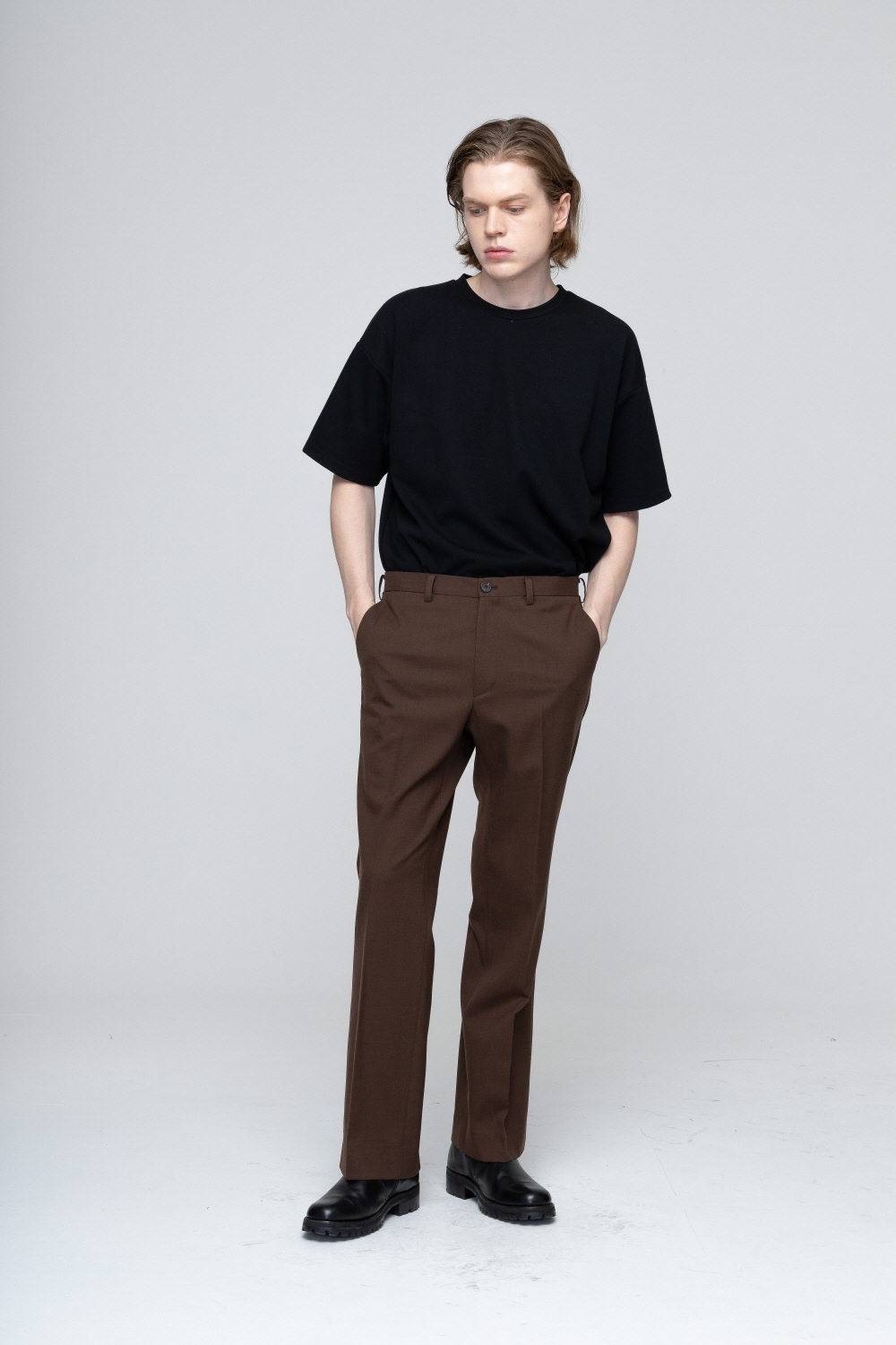 블레이저 모델 착용 이미지-S2L7