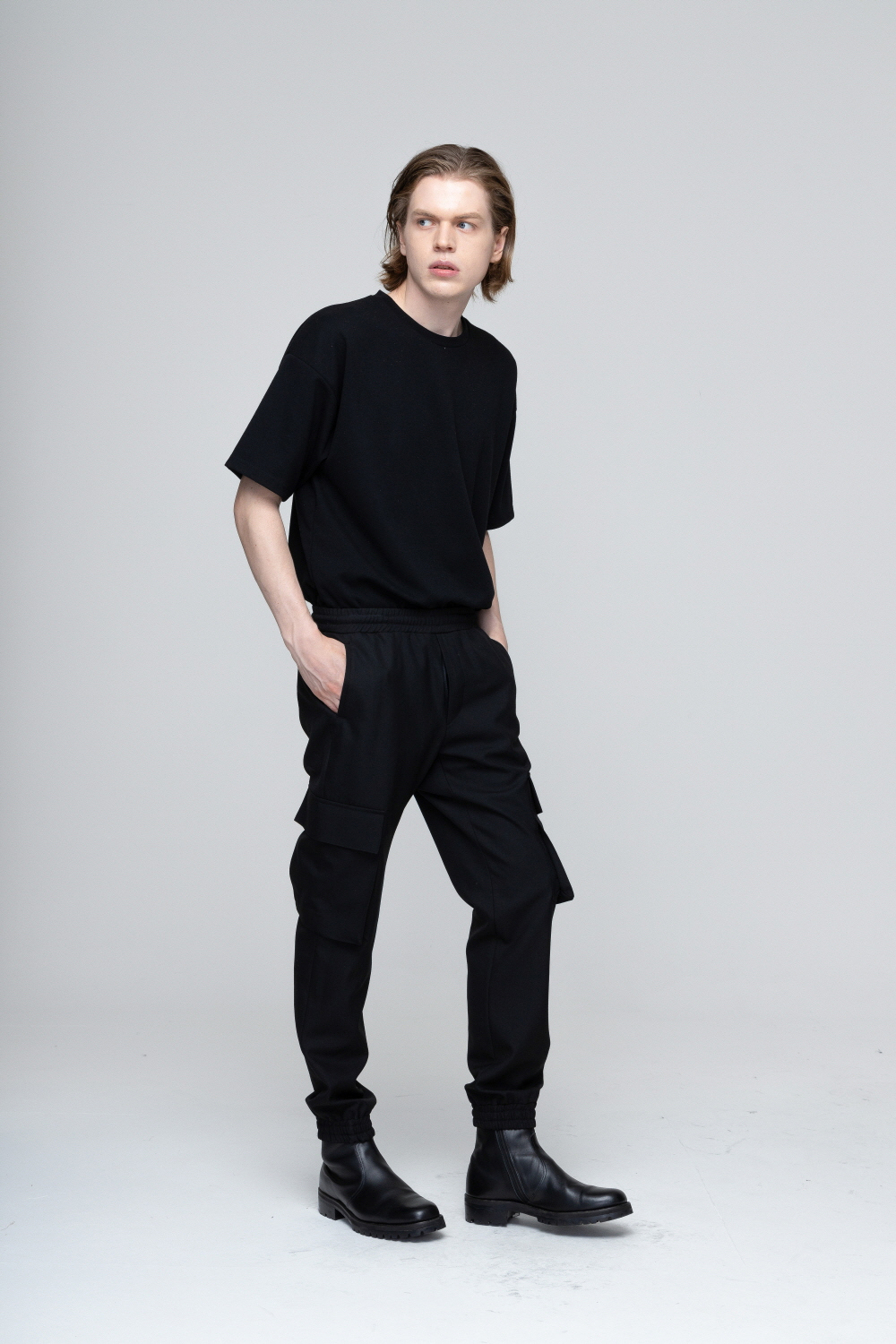 바지 모델 착용 이미지-S2L11