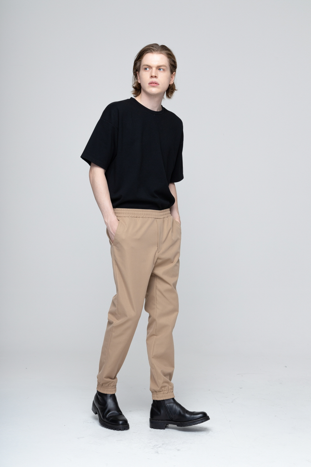 바지 모델 착용 이미지-S2L11