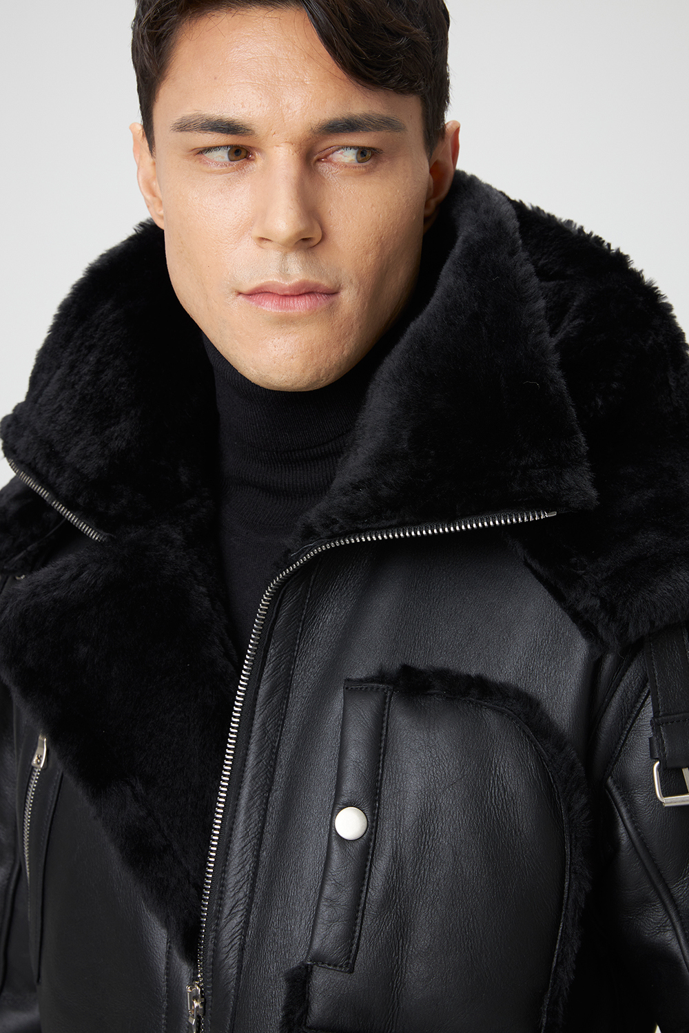 패딩 모델 착용 이미지-S1L14