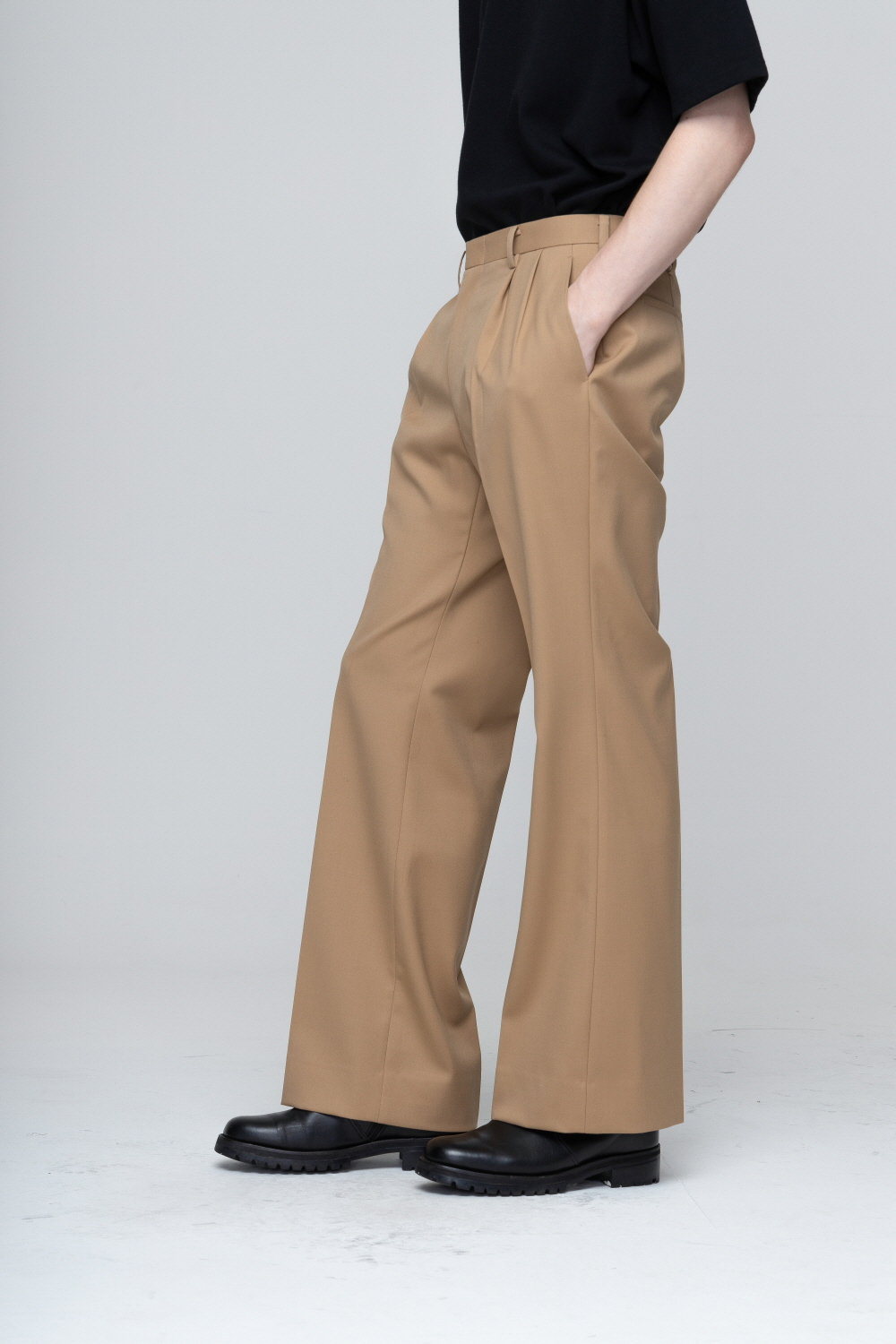 바지 모델 착용 이미지-S2L23
