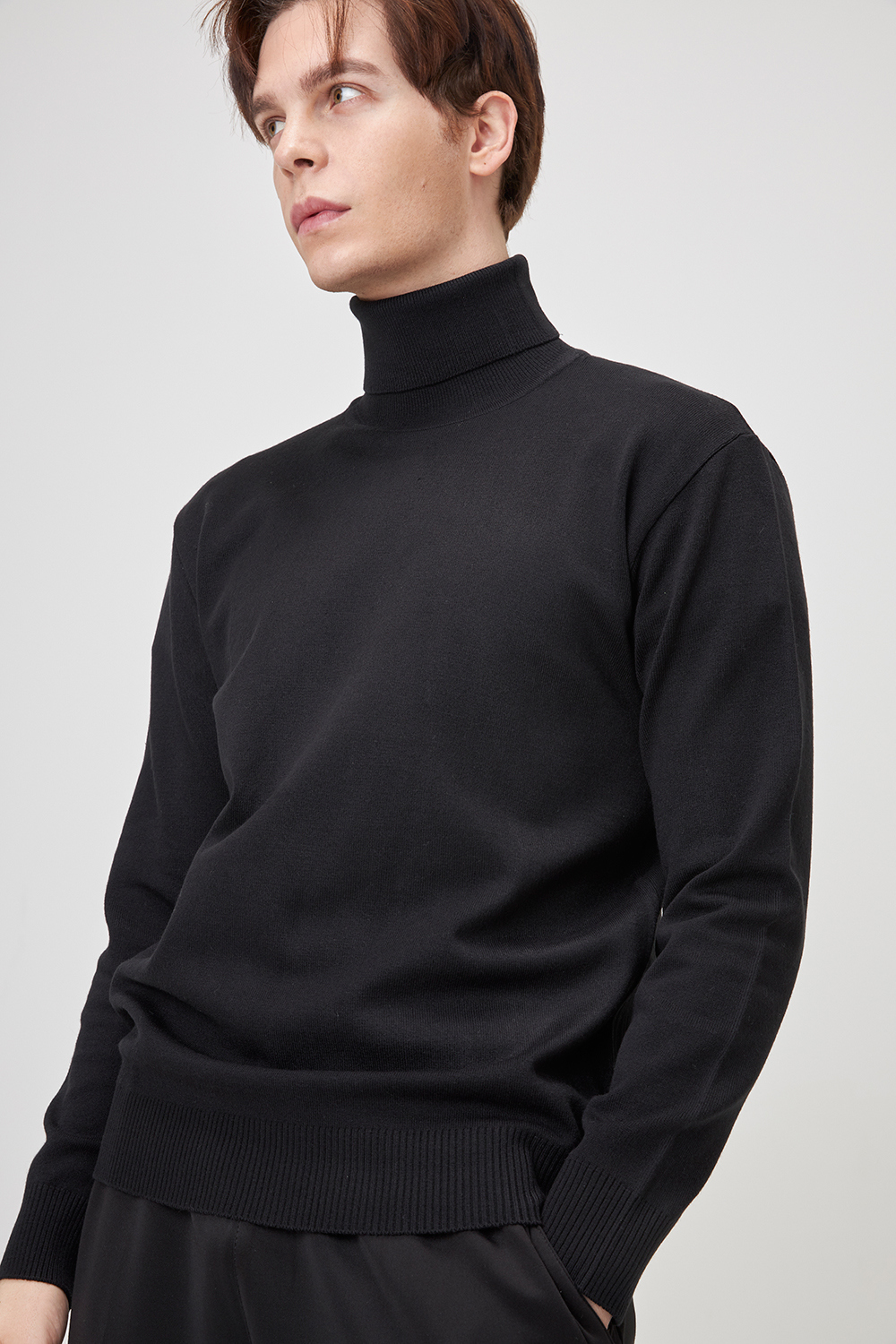 긴팔 티셔츠 모델 착용 이미지-S1L10