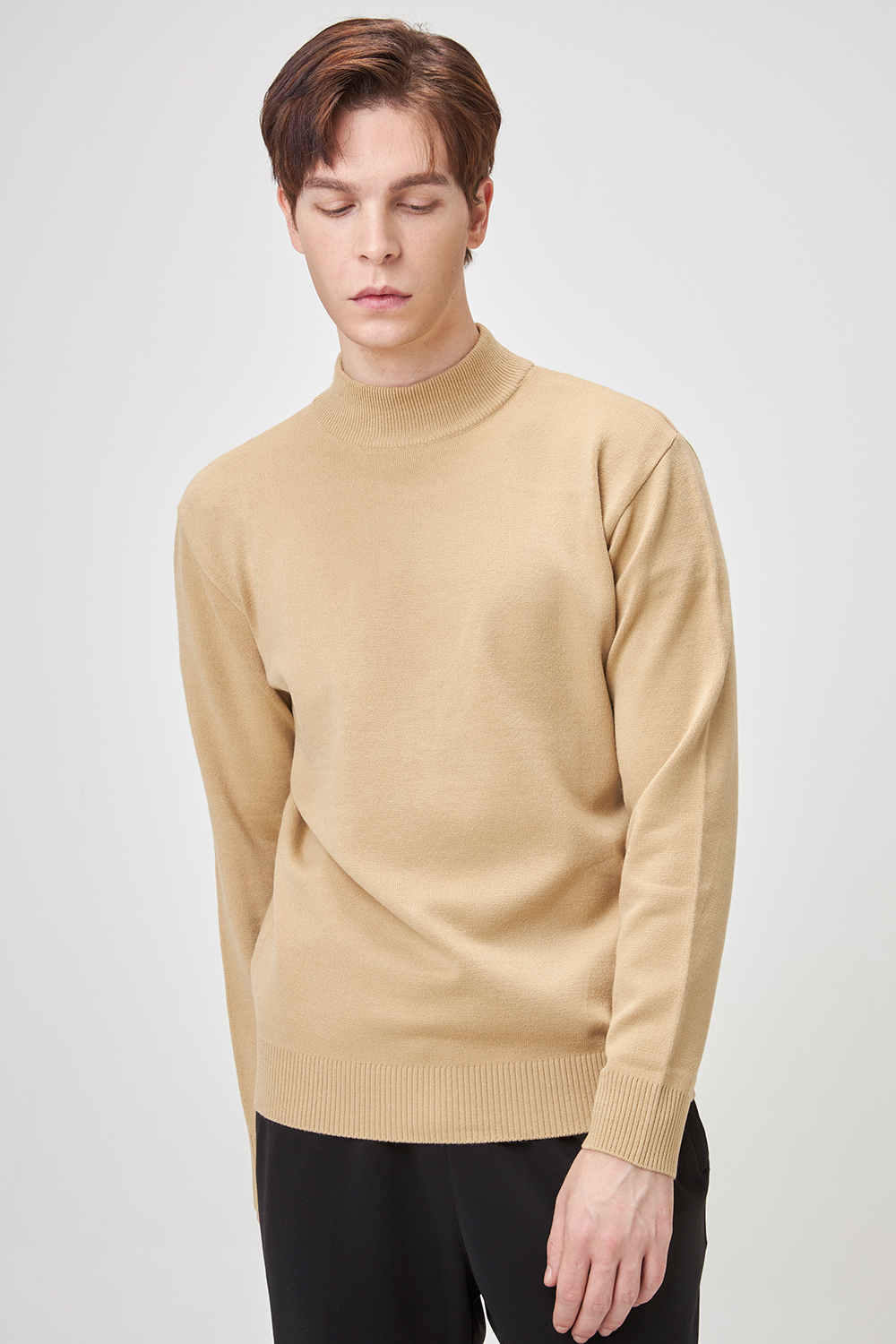 긴팔 티셔츠 모델 착용 이미지-S1L8