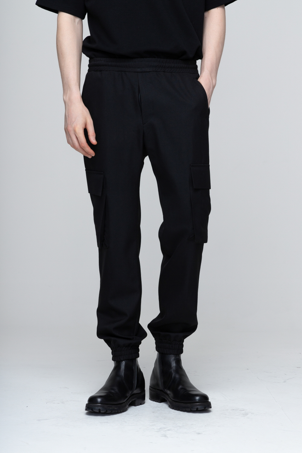 바지 모델 착용 이미지-S2L17