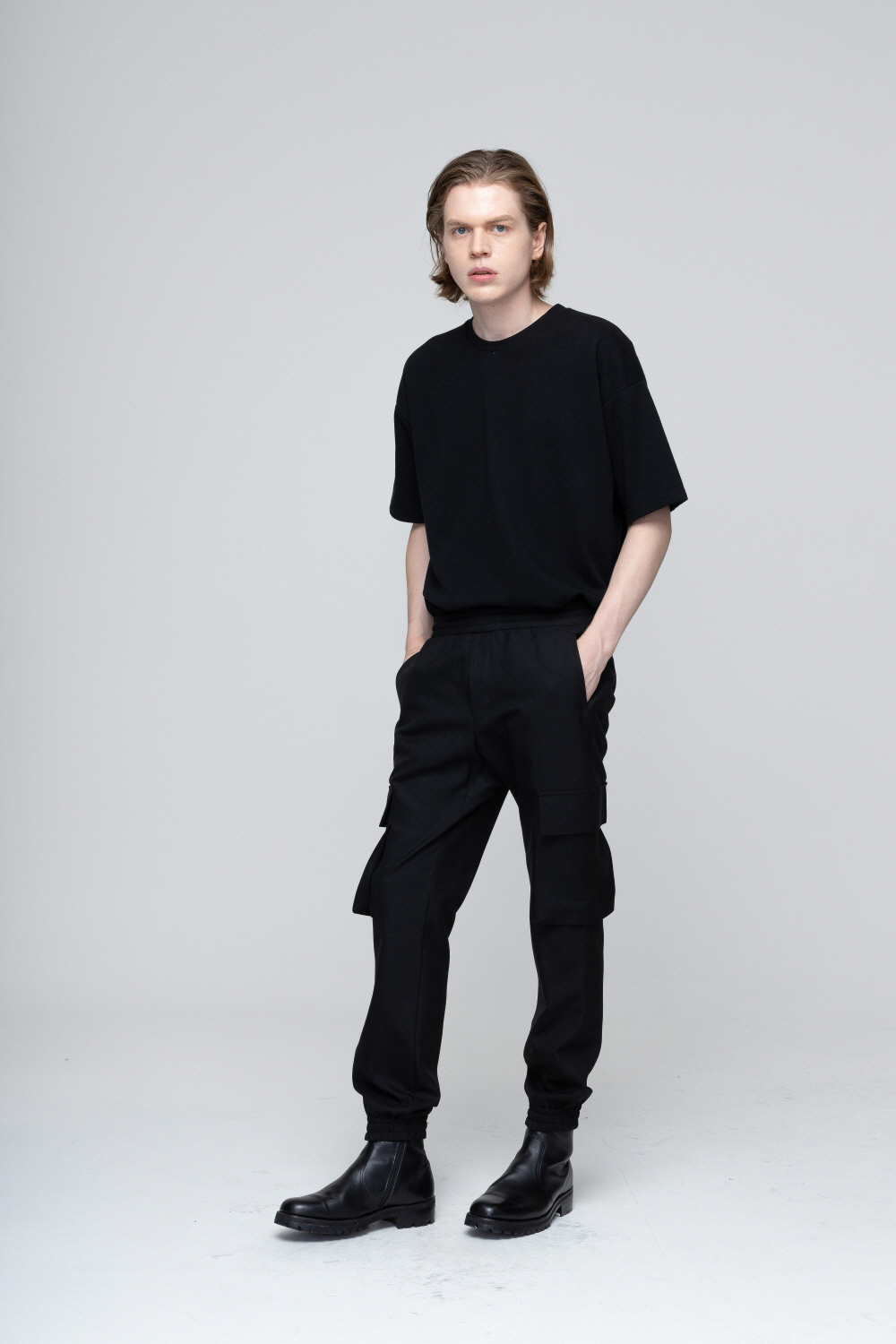 바지 모델 착용 이미지-S2L12