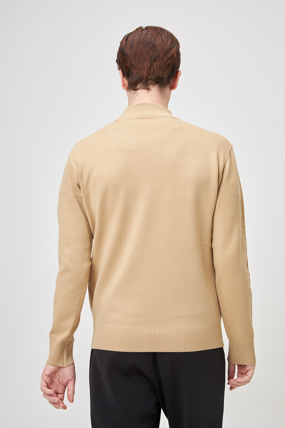 긴팔 티셔츠 모델 착용 이미지-S1L18