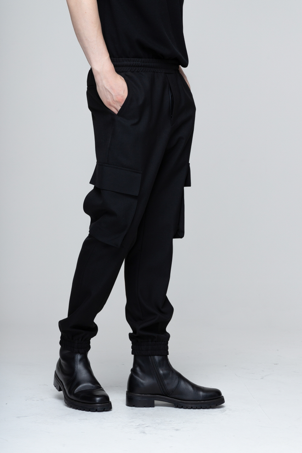 바지 모델 착용 이미지-S2L19