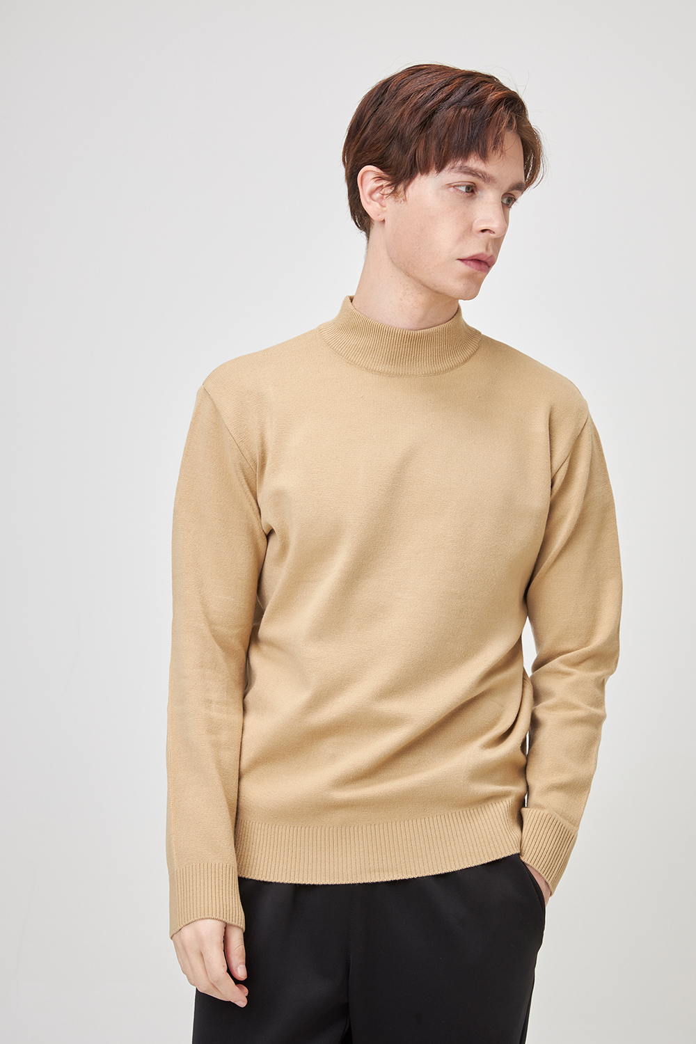 긴팔 티셔츠 모델 착용 이미지-S1L7