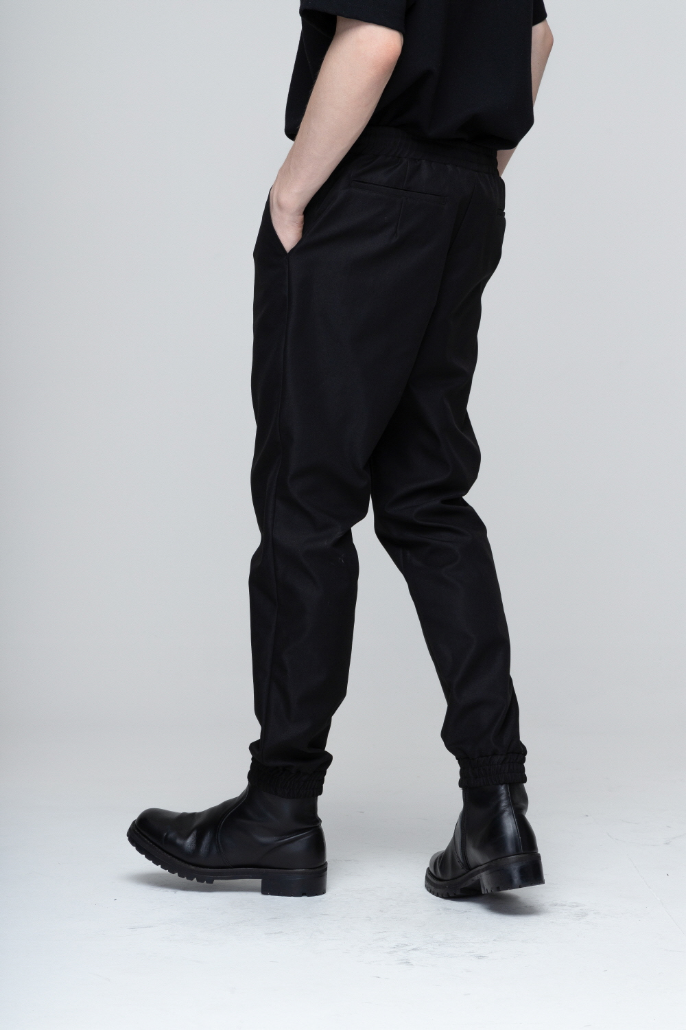 바지 모델 착용 이미지-S1L23