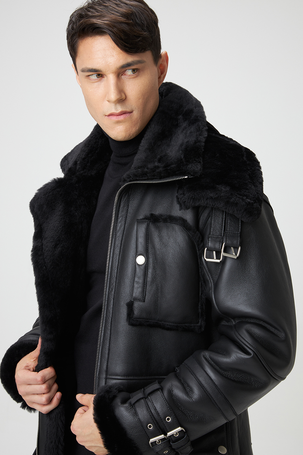 패딩 모델 착용 이미지-S1L15