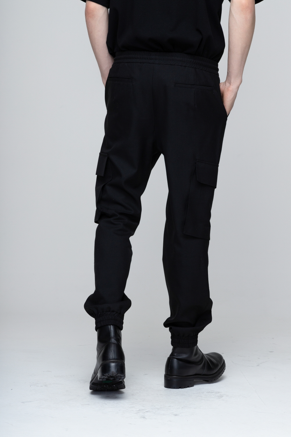 바지 모델 착용 이미지-S2L23