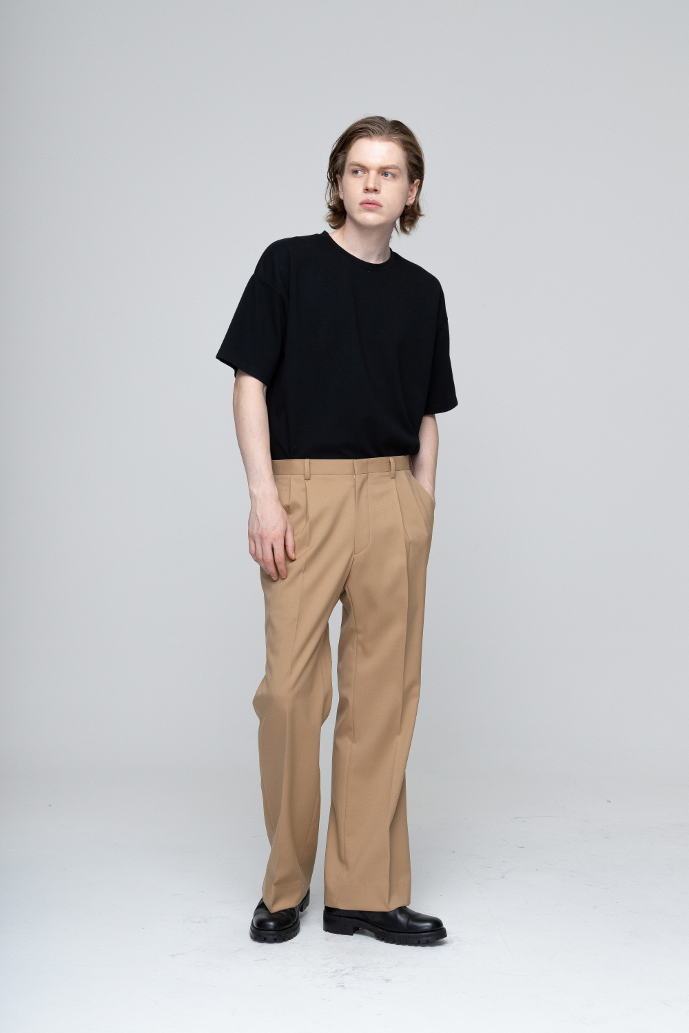 바지 모델 착용 이미지-S2L12