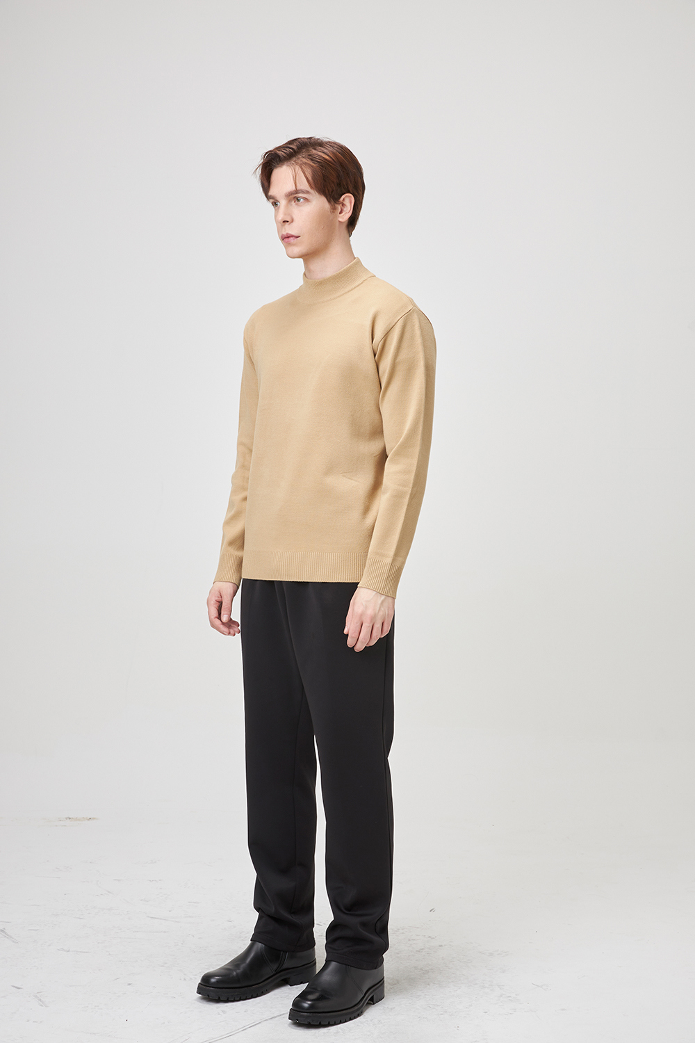 긴팔 티셔츠 모델 착용 이미지-S1L2