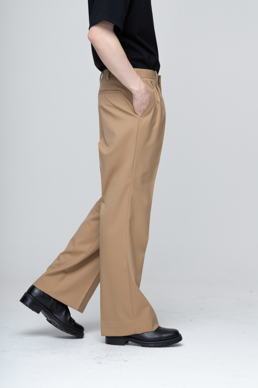 바지 모델 착용 이미지-S2L29