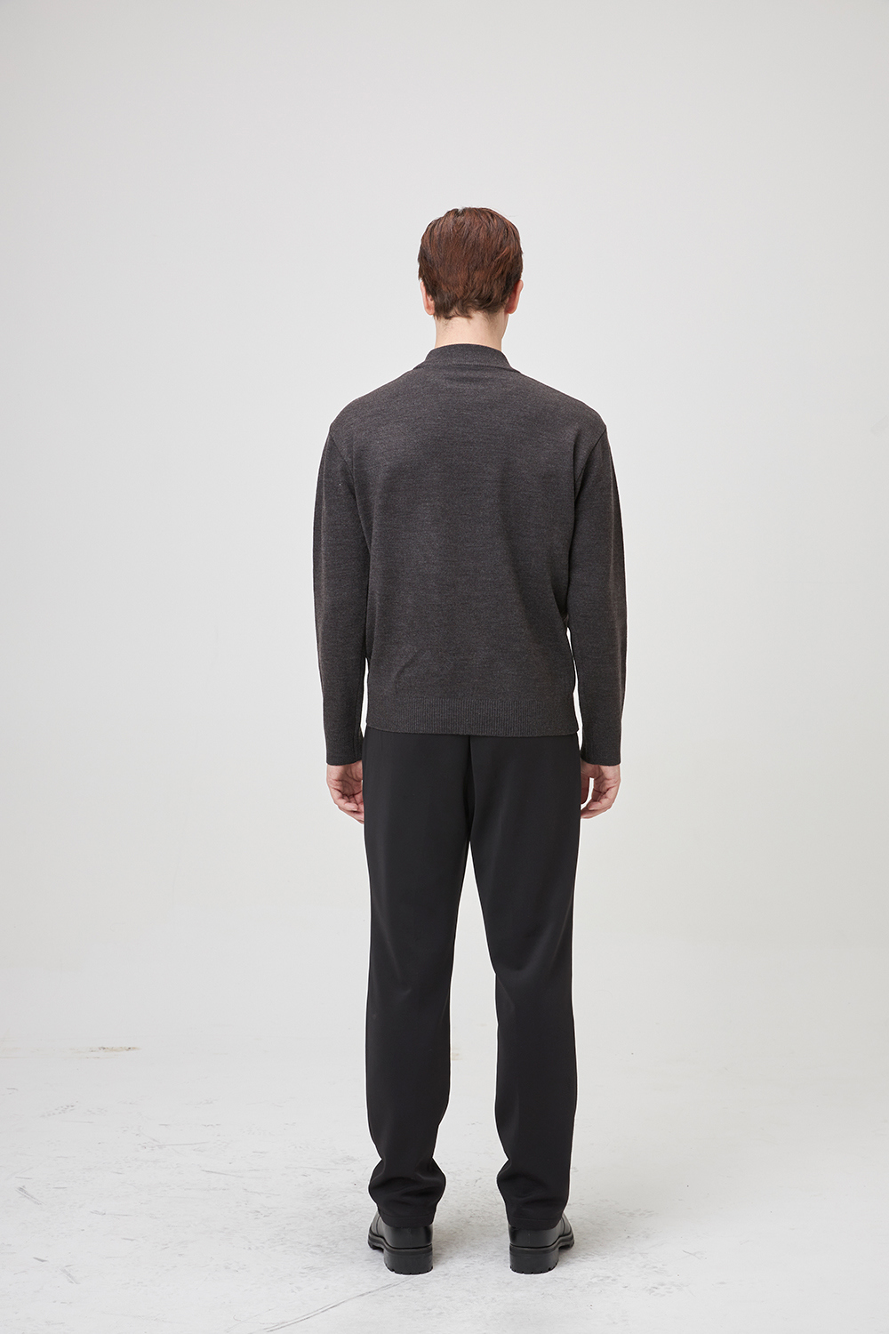 재킷 모델 착용 이미지-S1L4