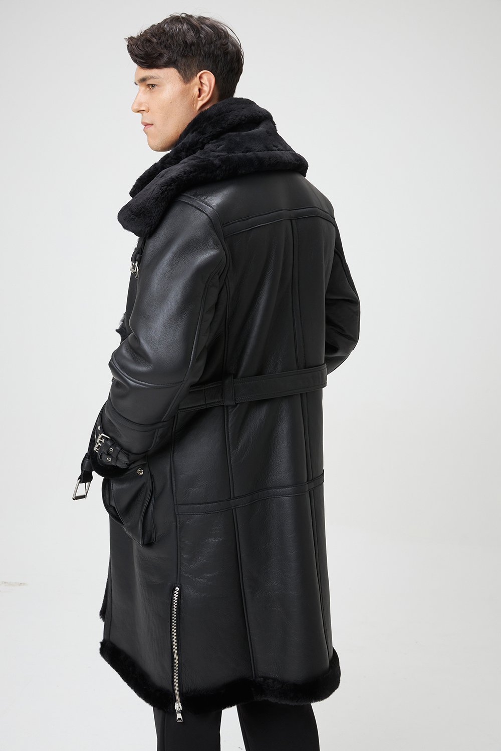 패딩 모델 착용 이미지-S1L21