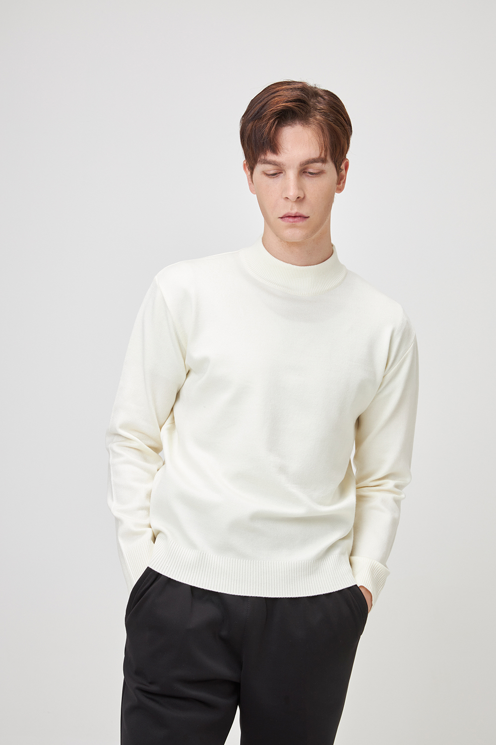 긴팔 티셔츠 모델 착용 이미지-S1L7