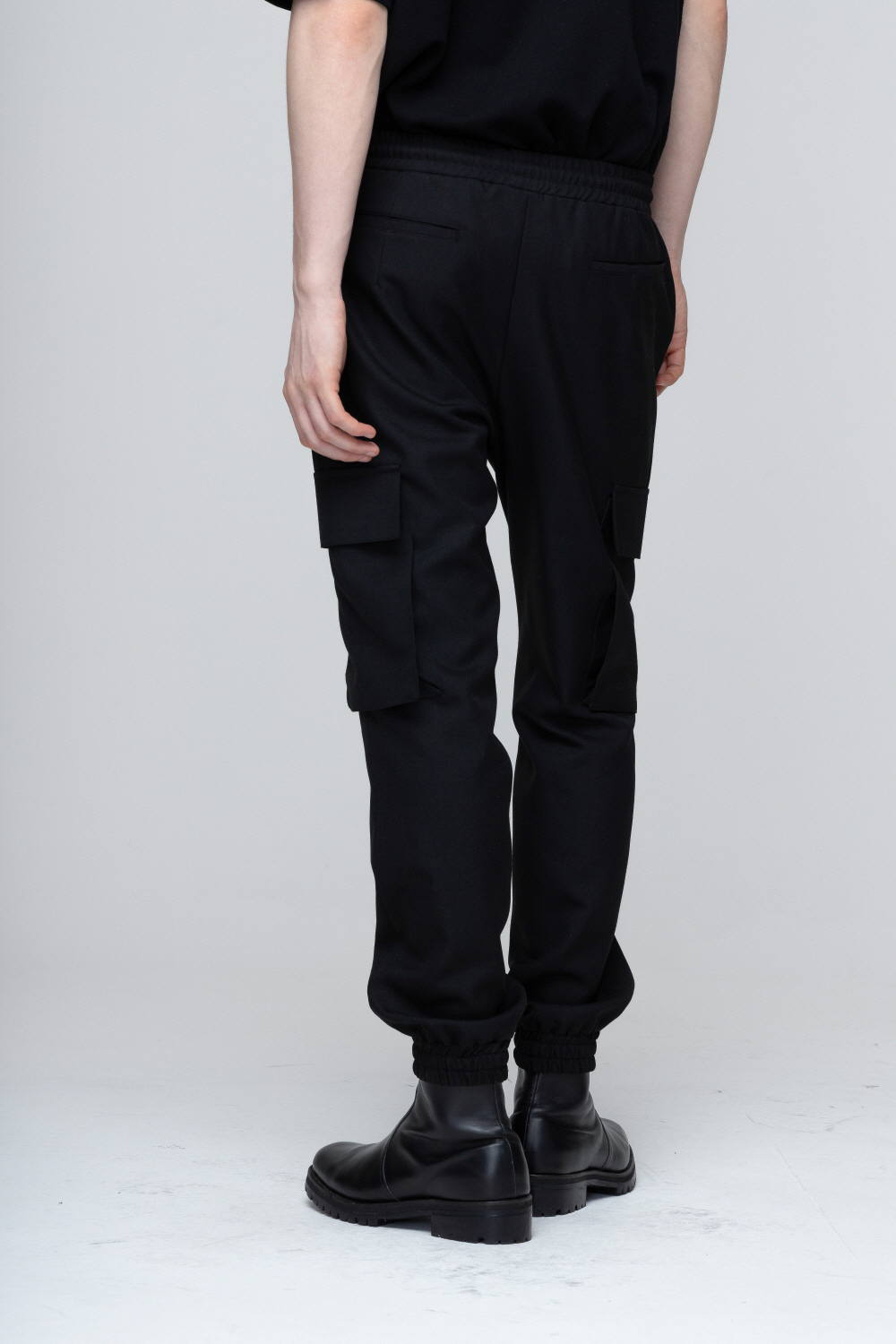 바지 모델 착용 이미지-S2L24