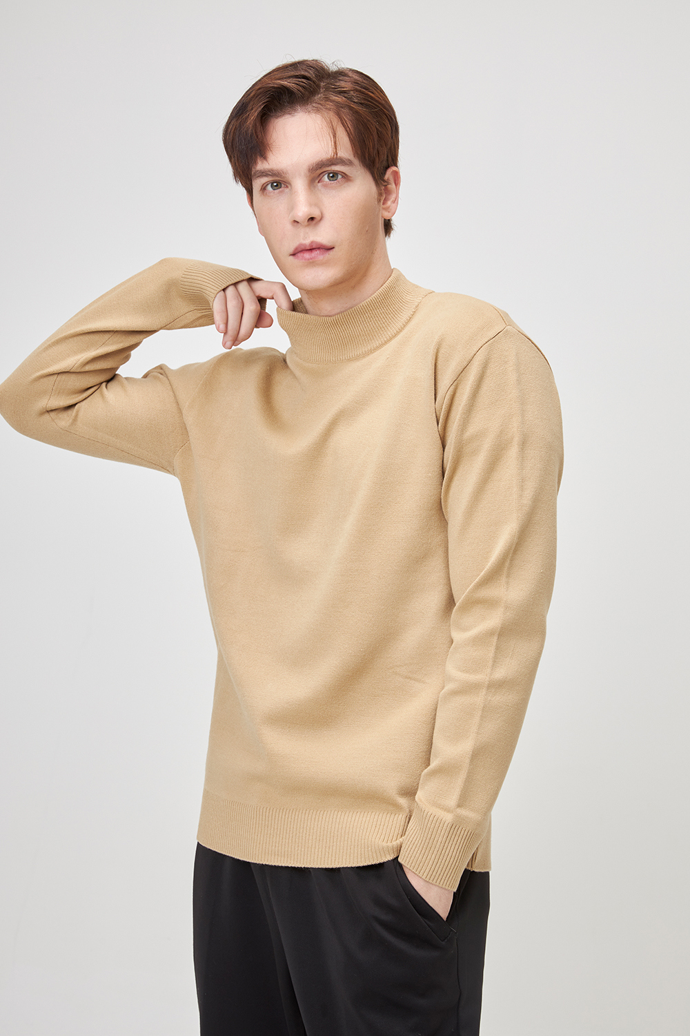 긴팔 티셔츠 모델 착용 이미지-S1L16