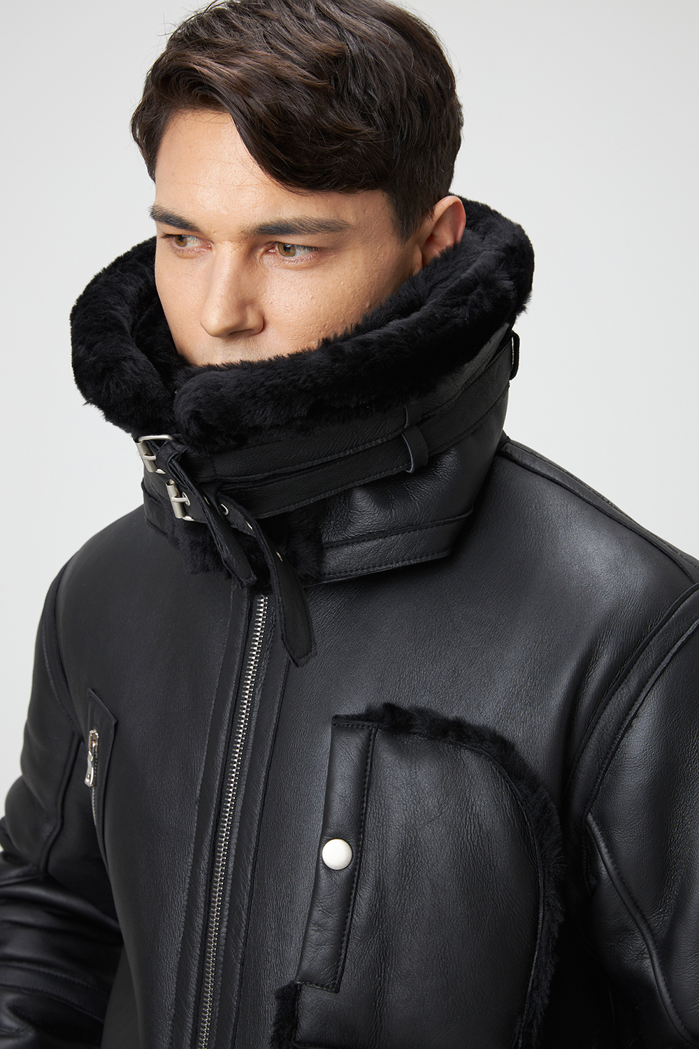 패딩 모델 착용 이미지-S1L9