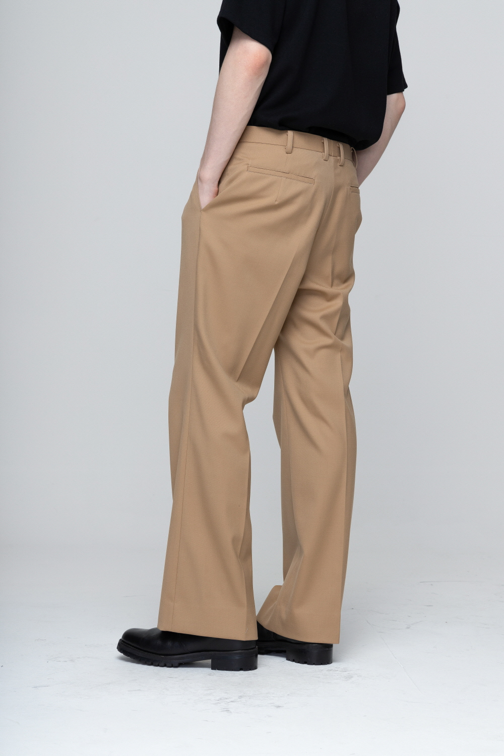 바지 모델 착용 이미지-S2L25