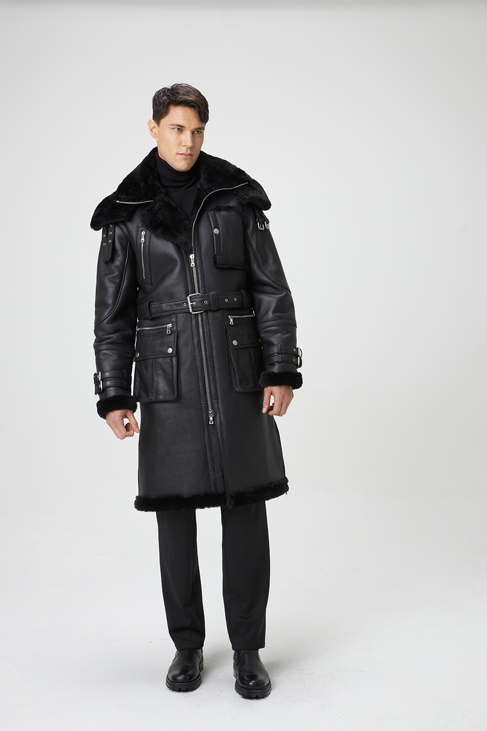 패딩 모델 착용 이미지-S10L8