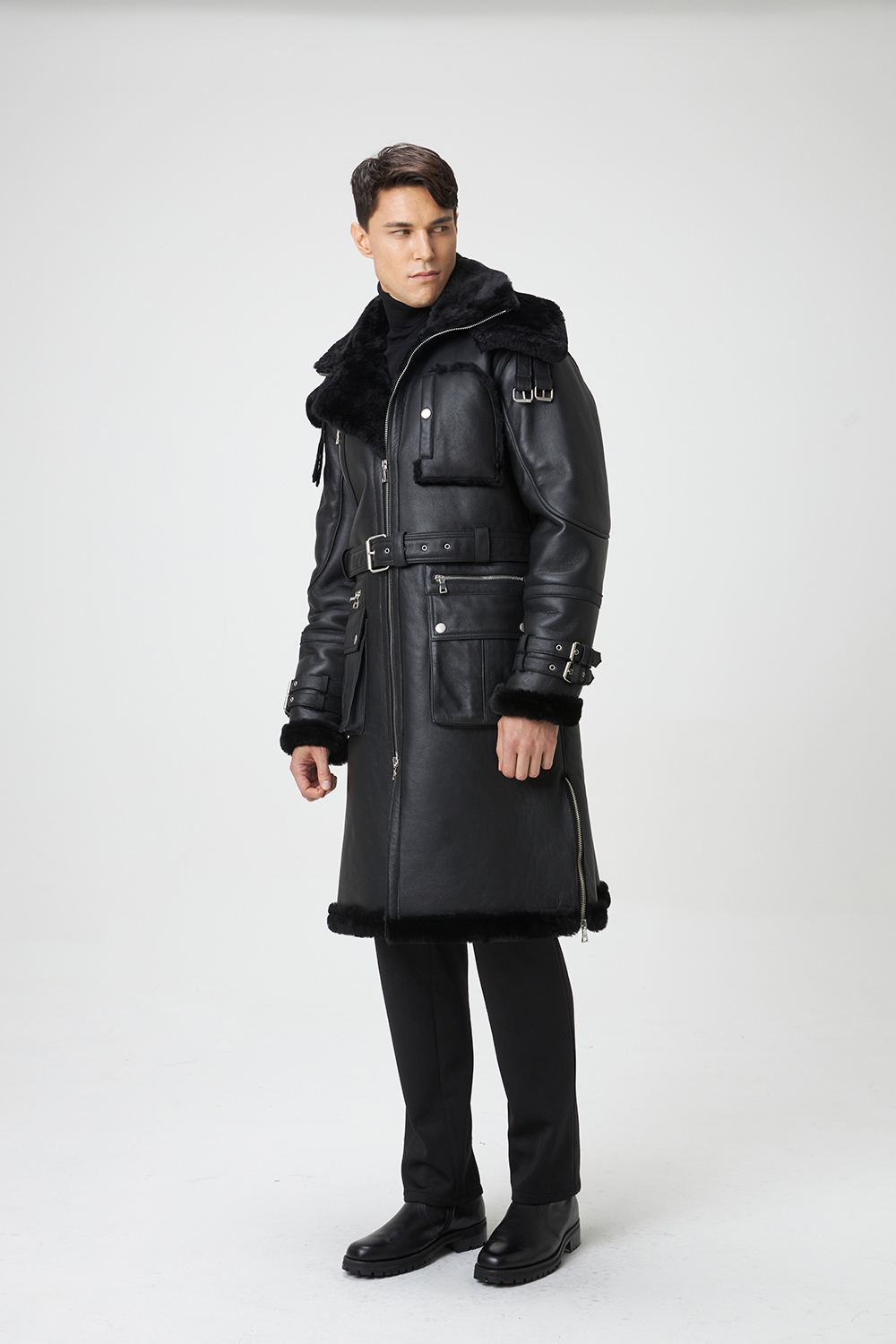 패딩 모델 착용 이미지-S10L16