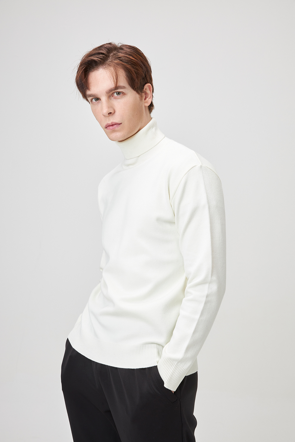 긴팔 티셔츠 모델 착용 이미지-S1L7