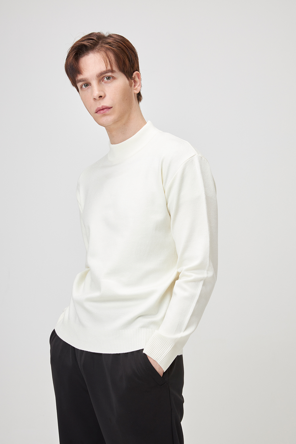 긴팔 티셔츠 모델 착용 이미지-S1L10