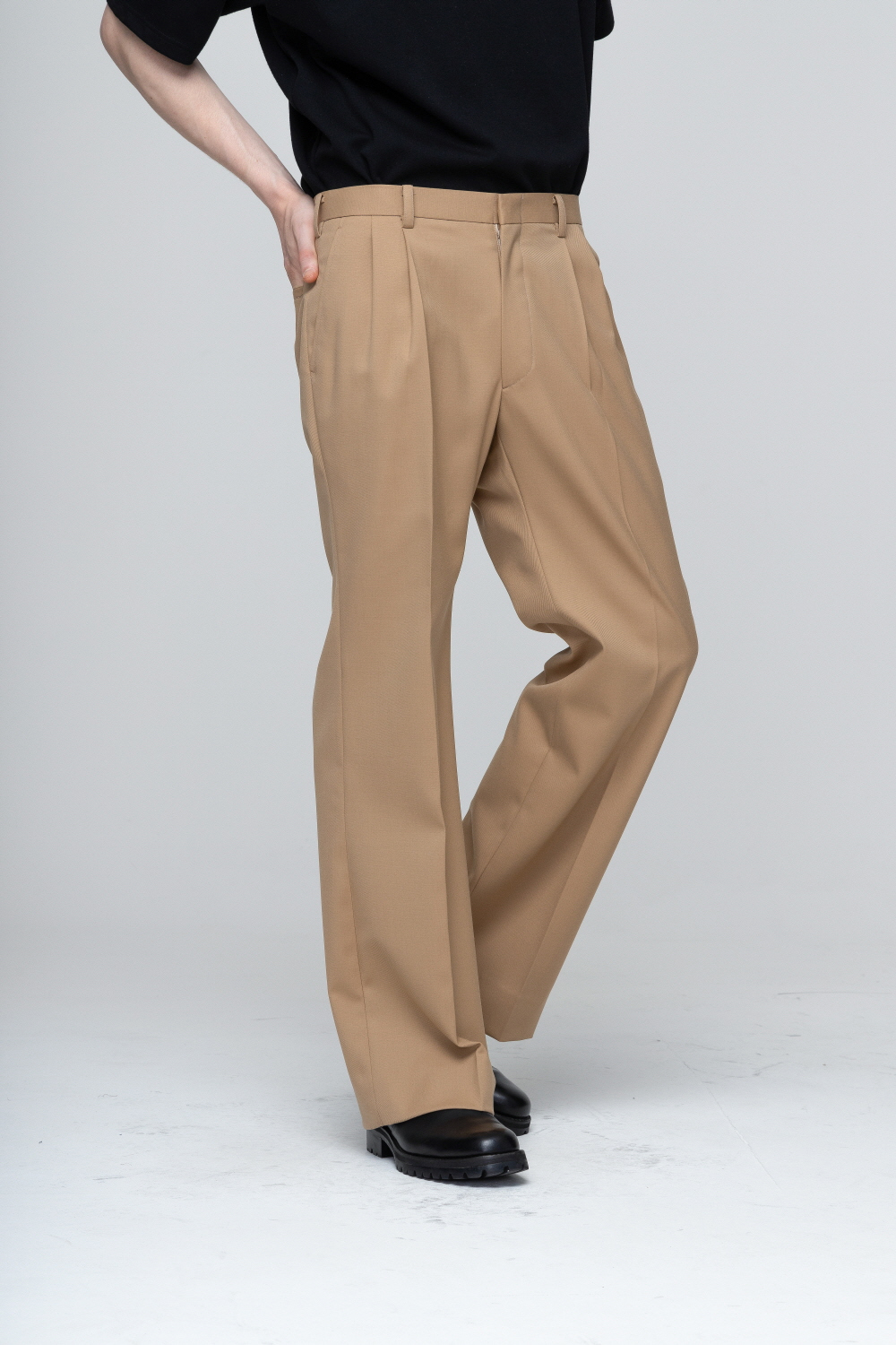 바지 모델 착용 이미지-S2L18