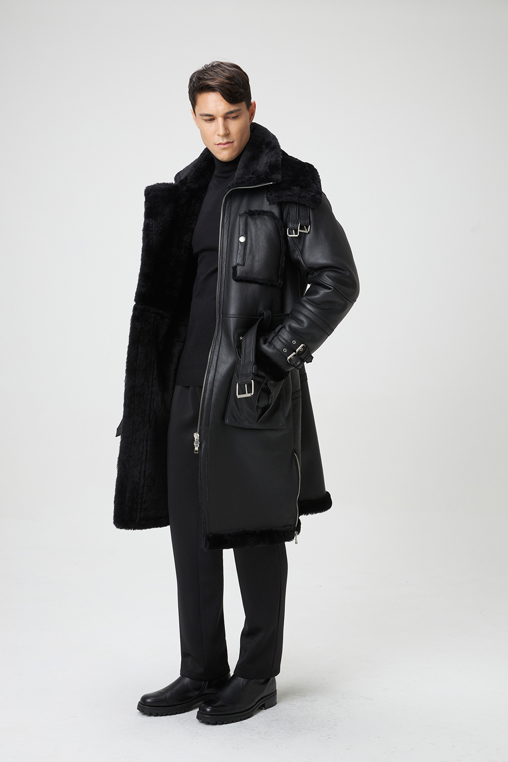 패딩 모델 착용 이미지-S10L25