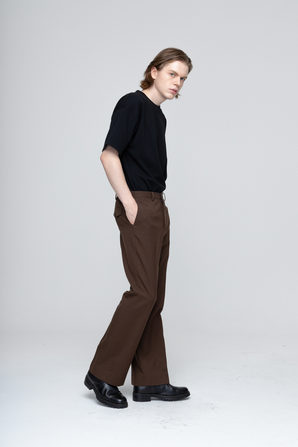 블레이저 모델 착용 이미지-S2L11