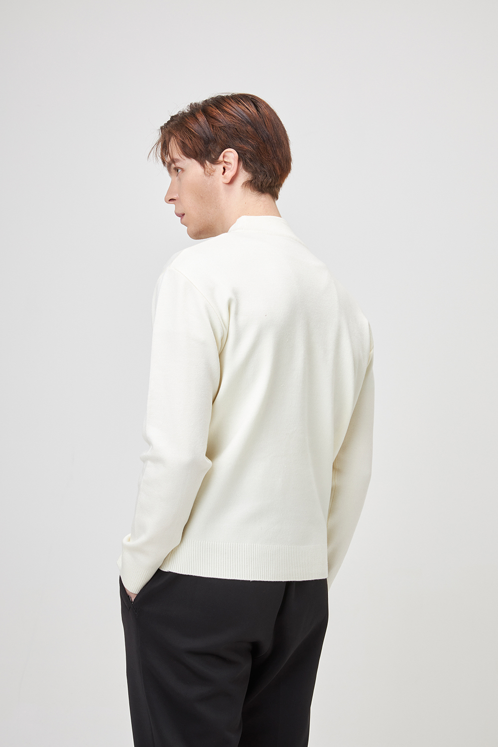 긴팔 티셔츠 모델 착용 이미지-S1L13