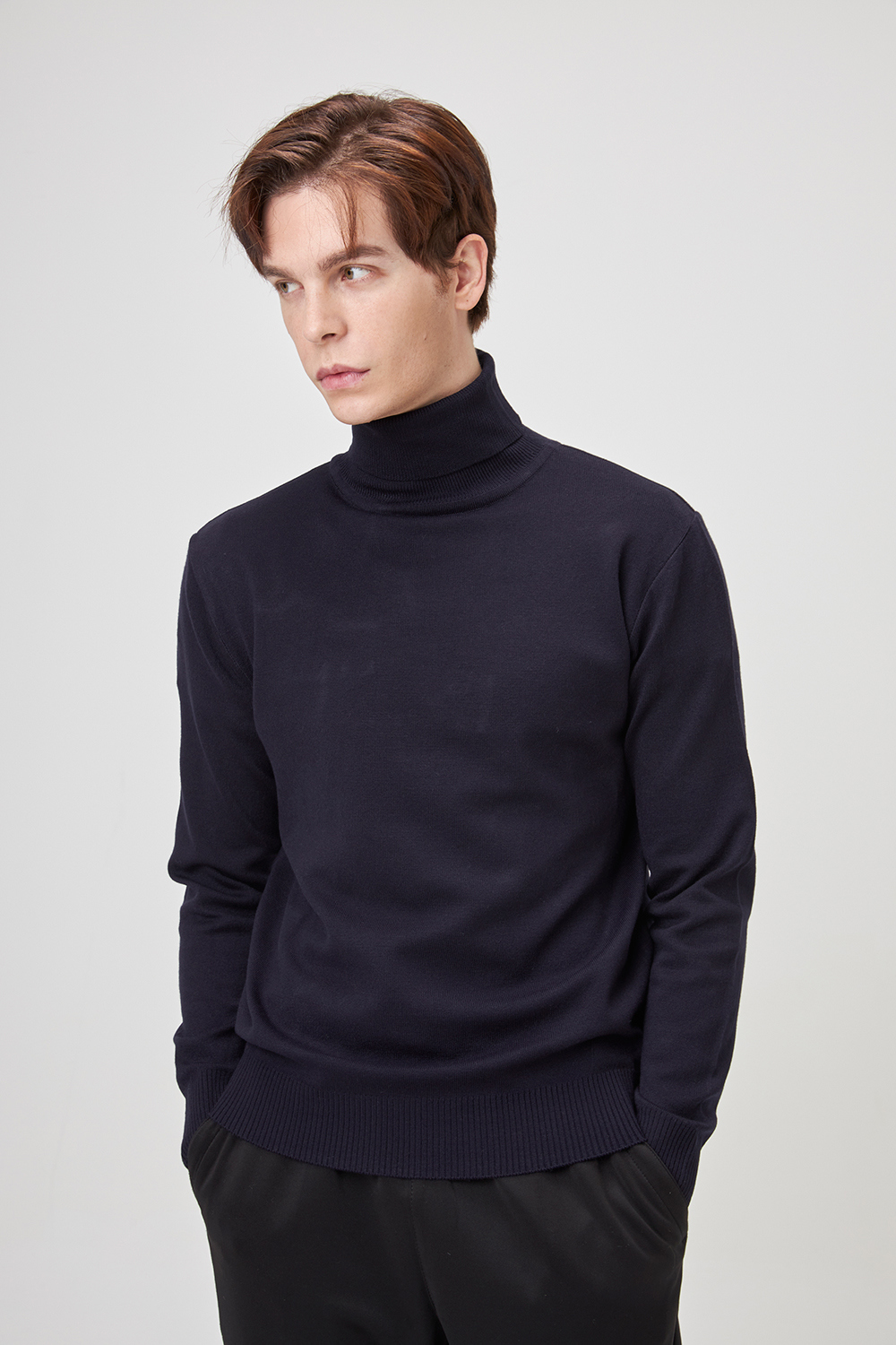 긴팔 티셔츠 모델 착용 이미지-S1L6